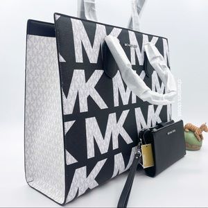 ⭐️NeW! Michael Kors LG Everly Tote Set